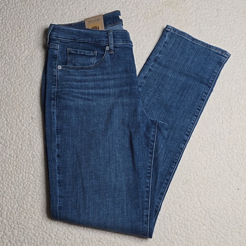 1363 NWT Levi's Classic Straight Fit Women's Jeans Sz 10 Long